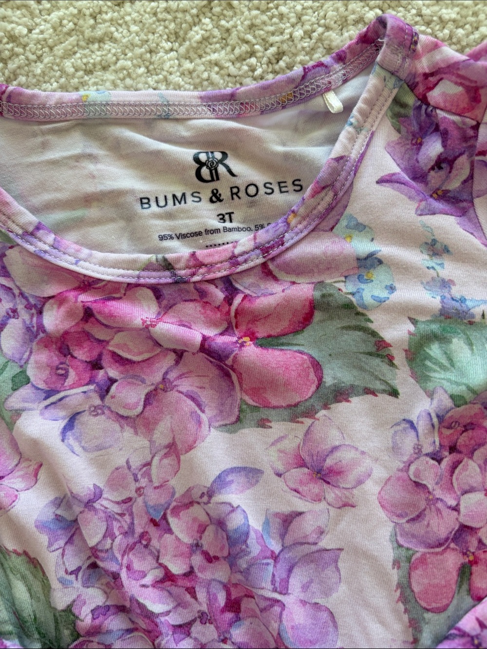 Bums & Roses Outfit - Picture 2 of 3